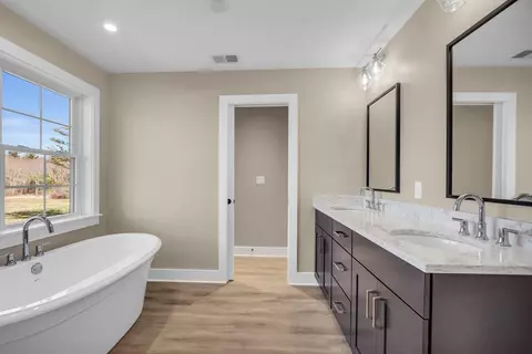 Bath - 6 Barts Way, Acton, MA 01720 photo 3 of 6