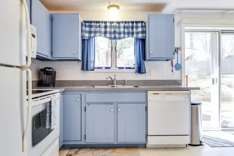 Kitchen - 95 Pond Cir, Mashpee, MA 02649 photo 2 of 4