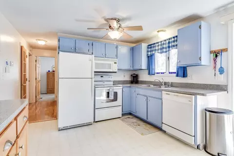 Kitchen - 95 Pond Cir, Mashpee, MA 02649 photo 1 of 4