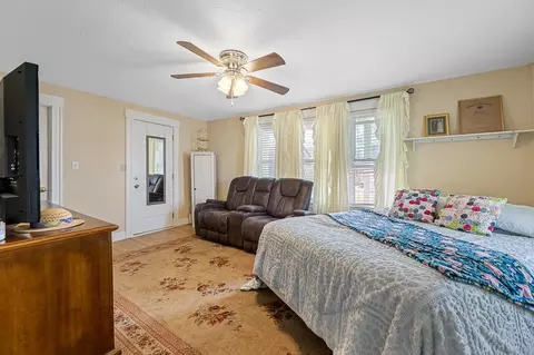 Bedroom - 135 Lake St, Webster, MA 01570 photo 2 of 4