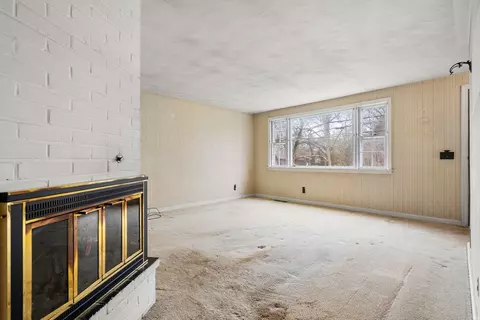 Living - 2 Hickory Ln, Danvers, MA 01923 photo 3 of 3