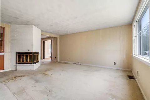 Living - 2 Hickory Ln, Danvers, MA 01923 photo 2 of 3