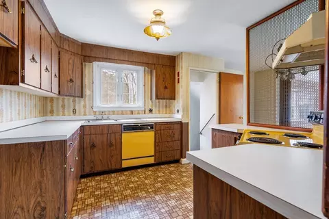 Kitchen - 2 Hickory Ln, Danvers, MA 01923 photo 2 of 3