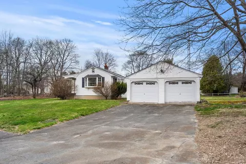 Exterior - 2 Hickory Ln, Danvers, MA 01923 photo 3 of 4