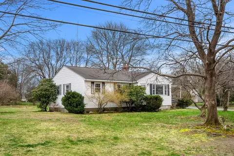 Exterior - 2 Hickory Ln, Danvers, MA 01923 photo 2 of 4