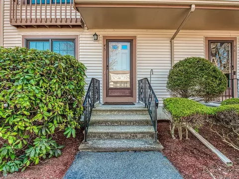 489 Turnpike St #45, Easton, MA 02375