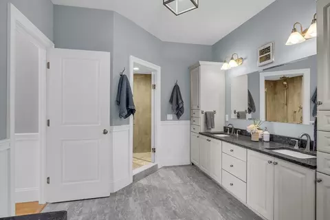 Bath - 20 Hunter Ln, Lancaster, MA 01523 photo 1 of 5