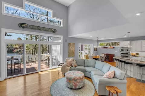 Living - 20 Hunter Ln, Lancaster, MA 01523 photo 3 of 5