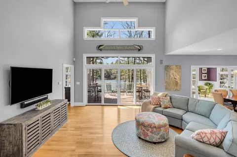 Living - 20 Hunter Ln, Lancaster, MA 01523 photo 2 of 5