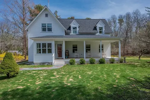 735 Oak St, Barnstable, MA 02668