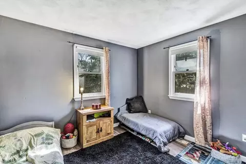Bedroom - 18 Ships Lantern Dr, Mashpee, MA 02649 photo 9 of 11