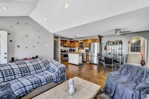 Bedroom - 18 Ships Lantern Dr, Mashpee, MA 02649 photo 2 of 11