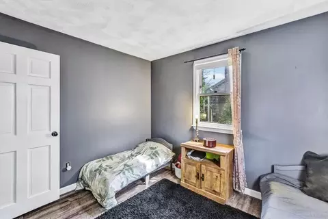Bedroom - 18 Ships Lantern Dr, Mashpee, MA 02649 photo 10 of 11