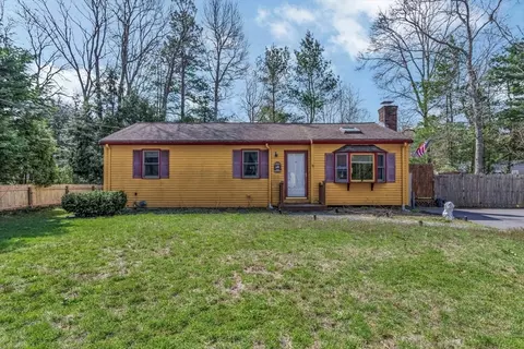 18 Ships Lantern Dr, Mashpee, MA 02649