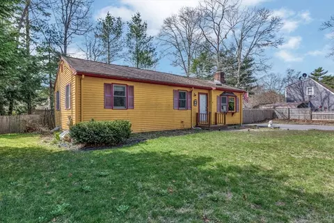 Exterior - 18 Ships Lantern Dr, Mashpee, MA 02649 photo 4 of 11