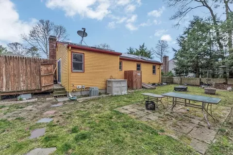 Exterior - 18 Ships Lantern Dr, Mashpee, MA 02649 photo 9 of 11