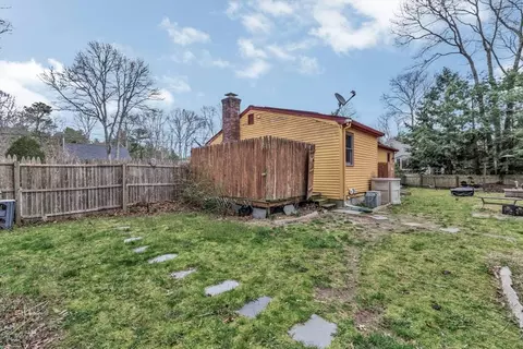 Exterior - 18 Ships Lantern Dr, Mashpee, MA 02649 photo 5 of 11