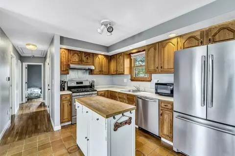 Kitchen - 18 Ships Lantern Dr, Mashpee, MA 02649 photo 4 of 4
