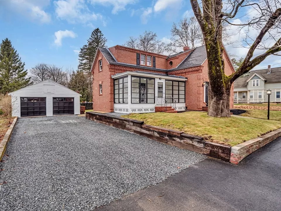 376 Central St, Winchendon, MA 01475 40 Photos Movoto