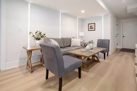 Living - 18 Whittier Rd, Reading, MA 01867 photo 6 of 7