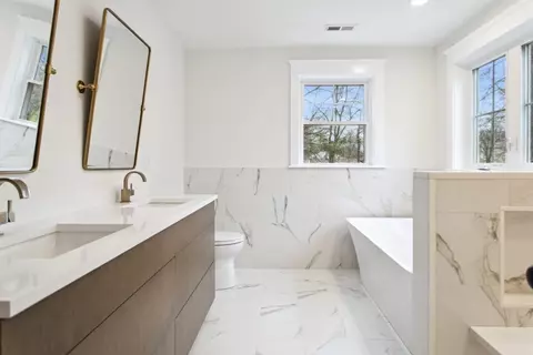 Bath - 18 Whittier Rd, Reading, MA 01867 photo 1 of 6