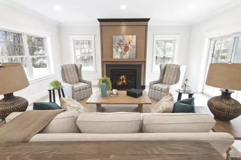 Living - 18 Whittier Rd, Reading, MA 01867 photo 2 of 7