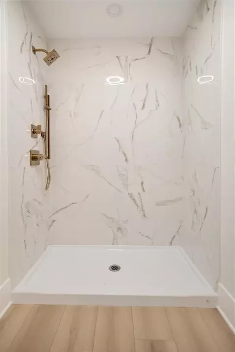 Bath - 18 Whittier Rd, Reading, MA 01867 photo 3 of 6