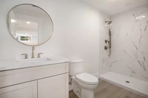 Bath - 18 Whittier Rd, Reading, MA 01867 photo 4 of 6