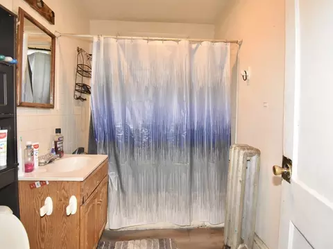Bath - 99-101 Middlesex St, Springfield, MA 01109 photo 2 of 2