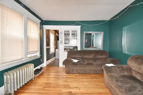 Living - 99-101 Middlesex St, Springfield, MA 01109 photo 1 of 1