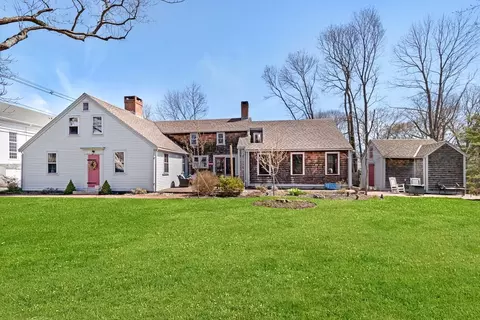 3 Pleasant St, Hingham, MA 02043