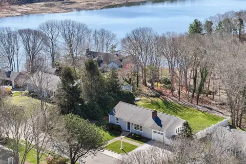 94 Sailfish Dr, Falmouth, MA 02536