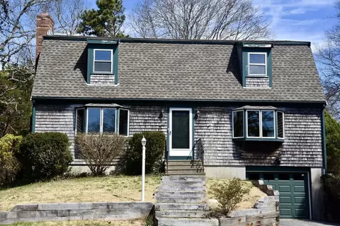 82 Bellavista Dr, Bourne, MA 02559