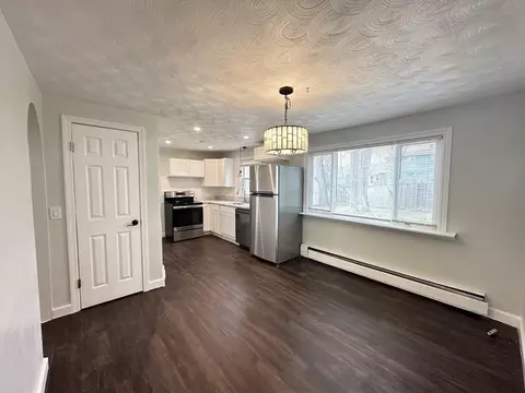 38 Hadley St, Springfield, MA 01118 photo 2