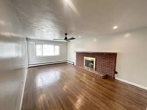 38 Hadley St, Springfield, MA 01118 photo 6