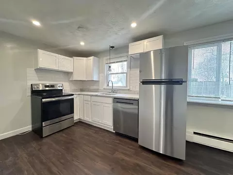 38 Hadley St, Springfield, MA 01118 photo 4