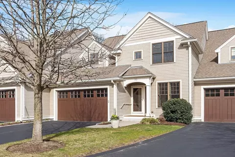 30 Graystone Cir #30, Winchester, MA 01890