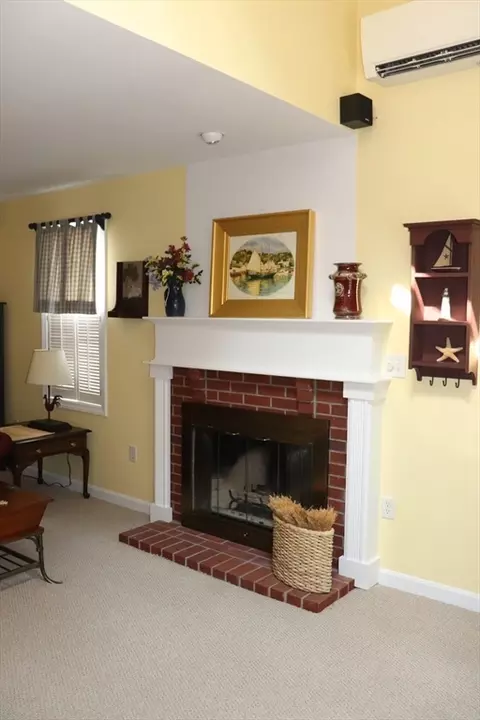 Living - 6 Adelaide Cir, Worcester, MA 01606 photo 5 of 6
