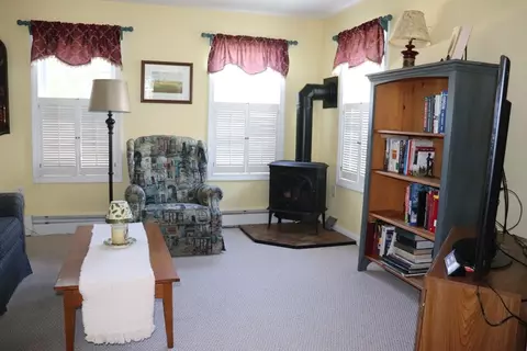 Living - 6 Adelaide Cir, Worcester, MA 01606 photo 6 of 6
