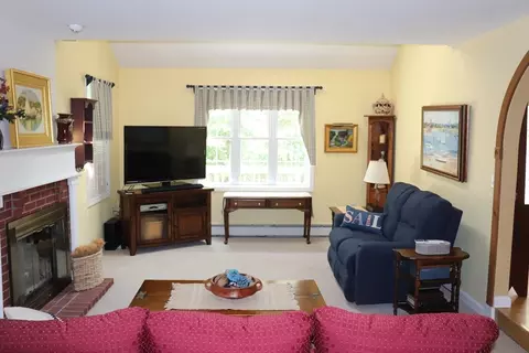 Living - 6 Adelaide Cir, Worcester, MA 01606 photo 1 of 6