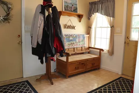 Entry Way - 6 Adelaide Cir, Worcester, MA 01606 photo 1 of 1