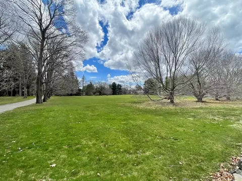 23 Gardner St, Hamilton, MA 01982