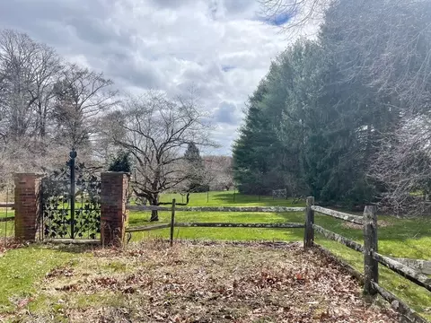 23 Gardner St, Hamilton, MA 01982 photo 5