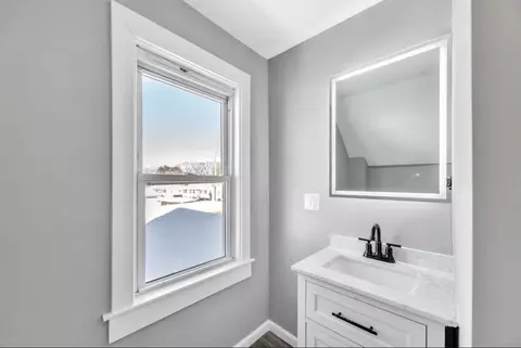 Bath - 248 Parker St, Springfield, MA 01151 photo 1 of 2
