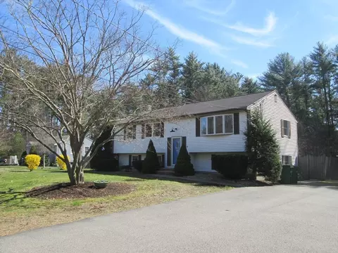 88 Chapel St, Pembroke, MA 02359