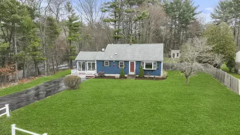 3 Elm St, Halifax, MA 02338