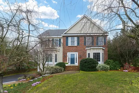 5 Rocky Woods Rd, Hopkinton, MA 01748