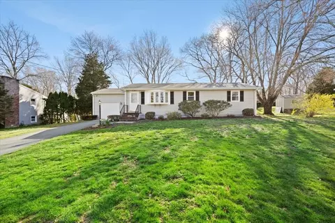143 Cypress Dr, Swansea, MA 02777