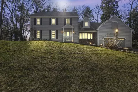 6 Cathedral Cir, Nashua, NH 03063