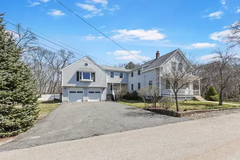 8 Harrington St, Mendon, MA 01756